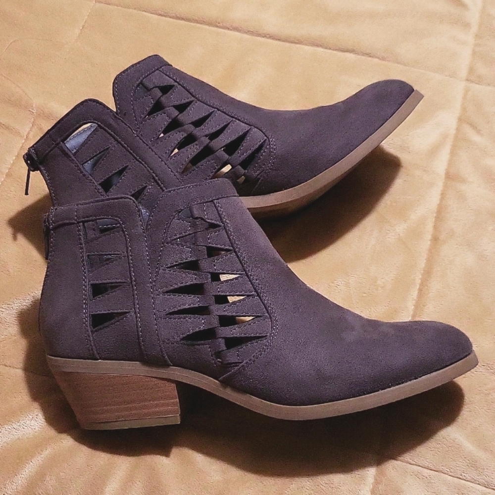 EUC ankle boots